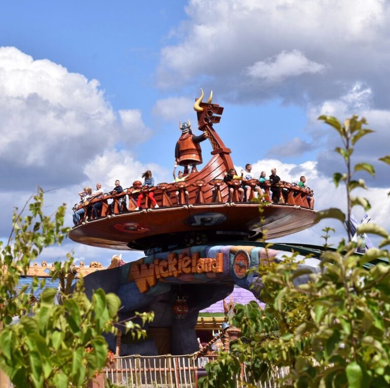 Bajkowy park rozrywki Majaland