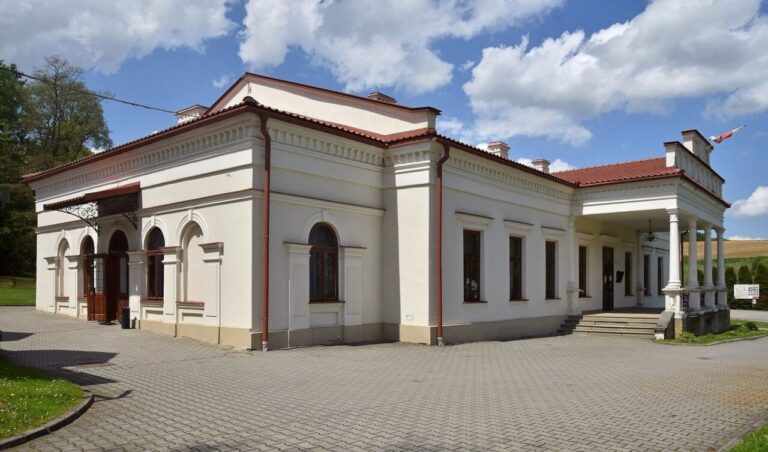 Dwór Ignacego Jana Paderewskiego w Kąśnej Dolnej