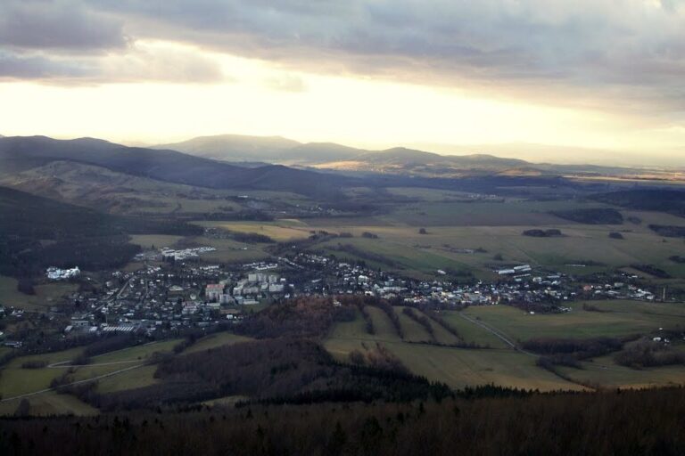 Wieża widokowa na Biskupiej Kopie (982 m n.p.m.)