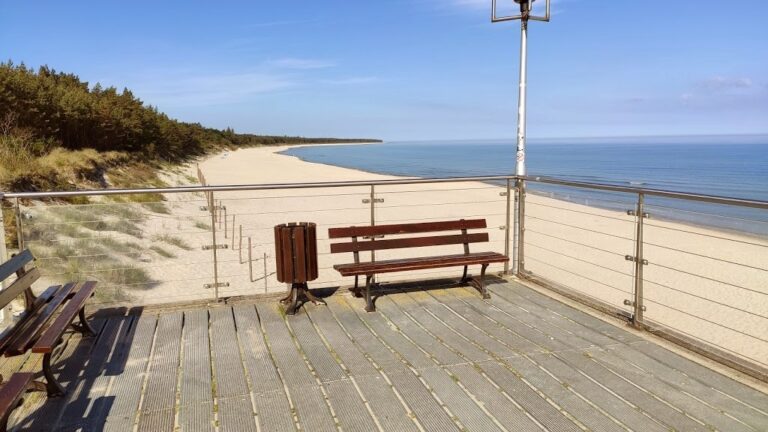 Taras widokowy na plaży w Grzybowie