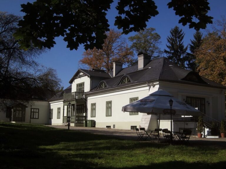 Dwór w Bolesławiu – Centrum Kultury