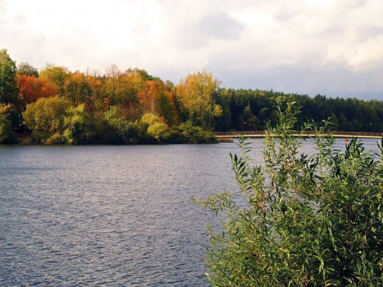 Deptak nad jeziorem Długim