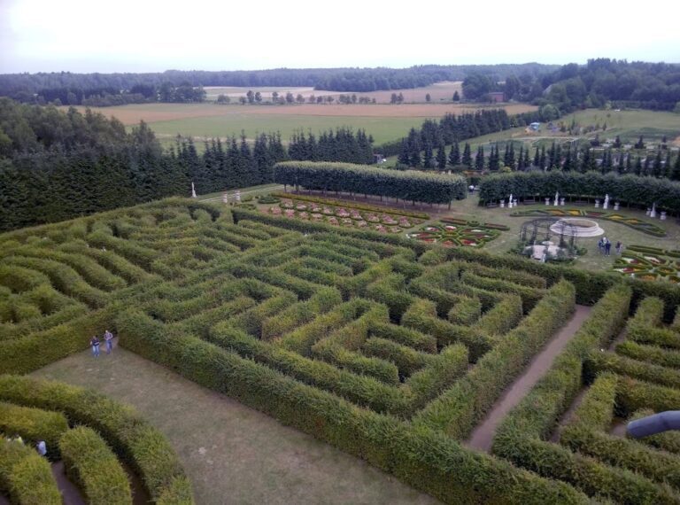 Wieża i Labirynt w Ogrodach Hortulus