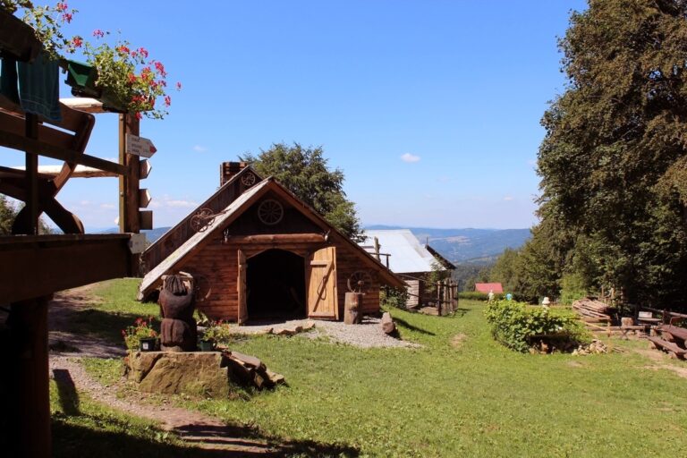Schronisko PTTK na Kudłaczach 730 m n.p.m.