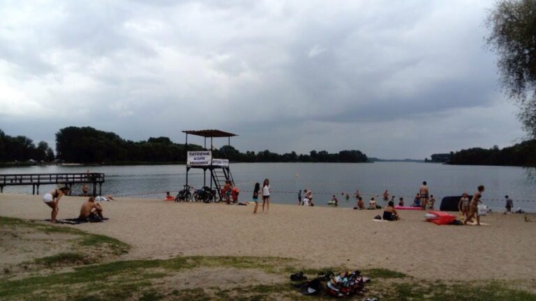 Plaża w Kruszwicy Dzika Plaża - Jezioro Gopło