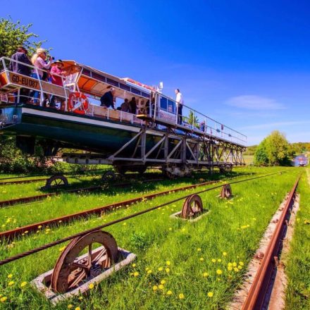 Rejsy statkiem po trawie