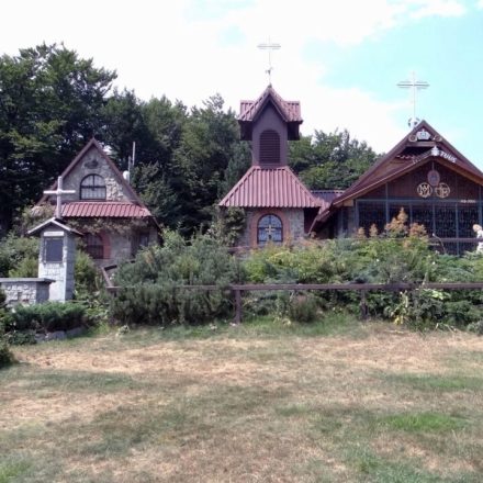 Groń Jana Pawła II (890 m n.p.m.)