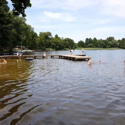 Plaża nad jeziorem Dadaj